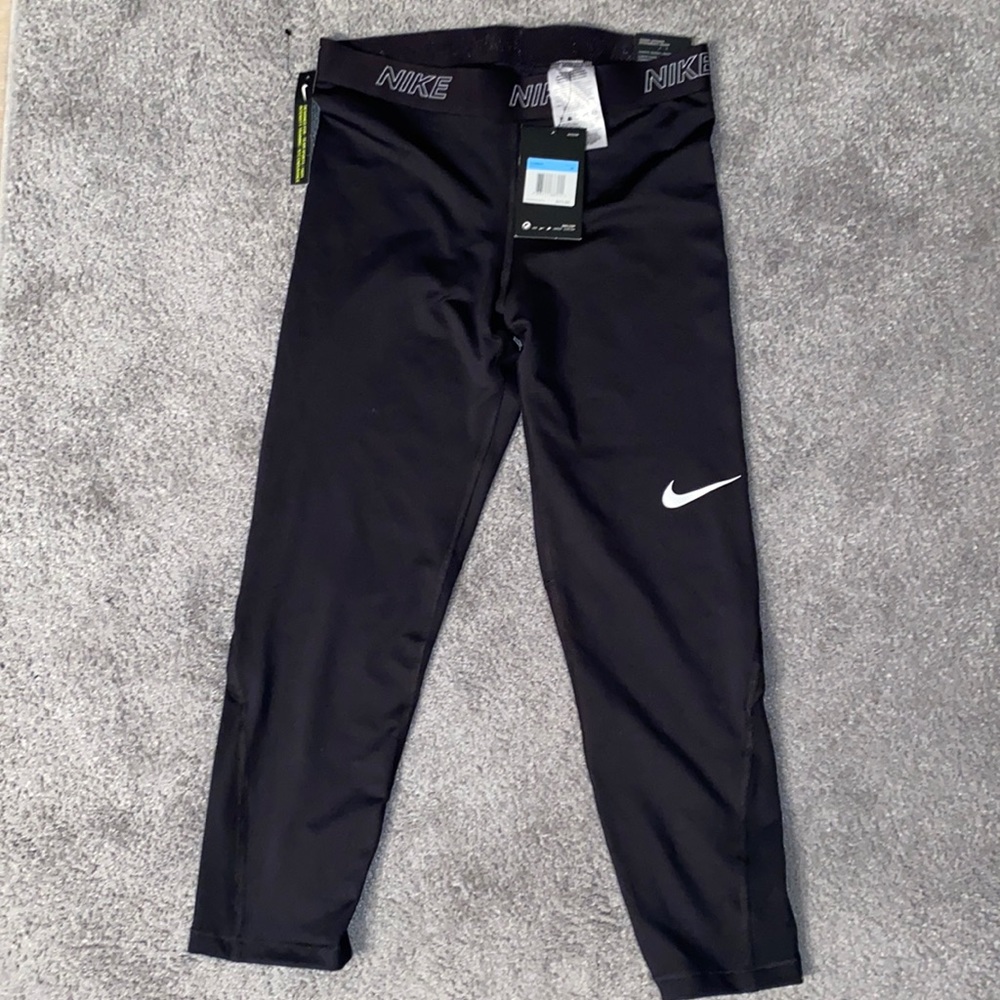 Nike Victory Baselayer Tight Fit Capri - BRAND NEW